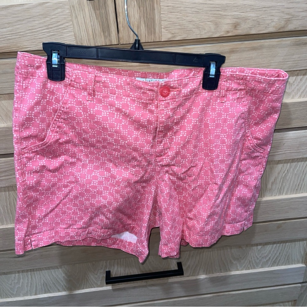 Lee Pink Bermuda Shorts with Geometric Pattern